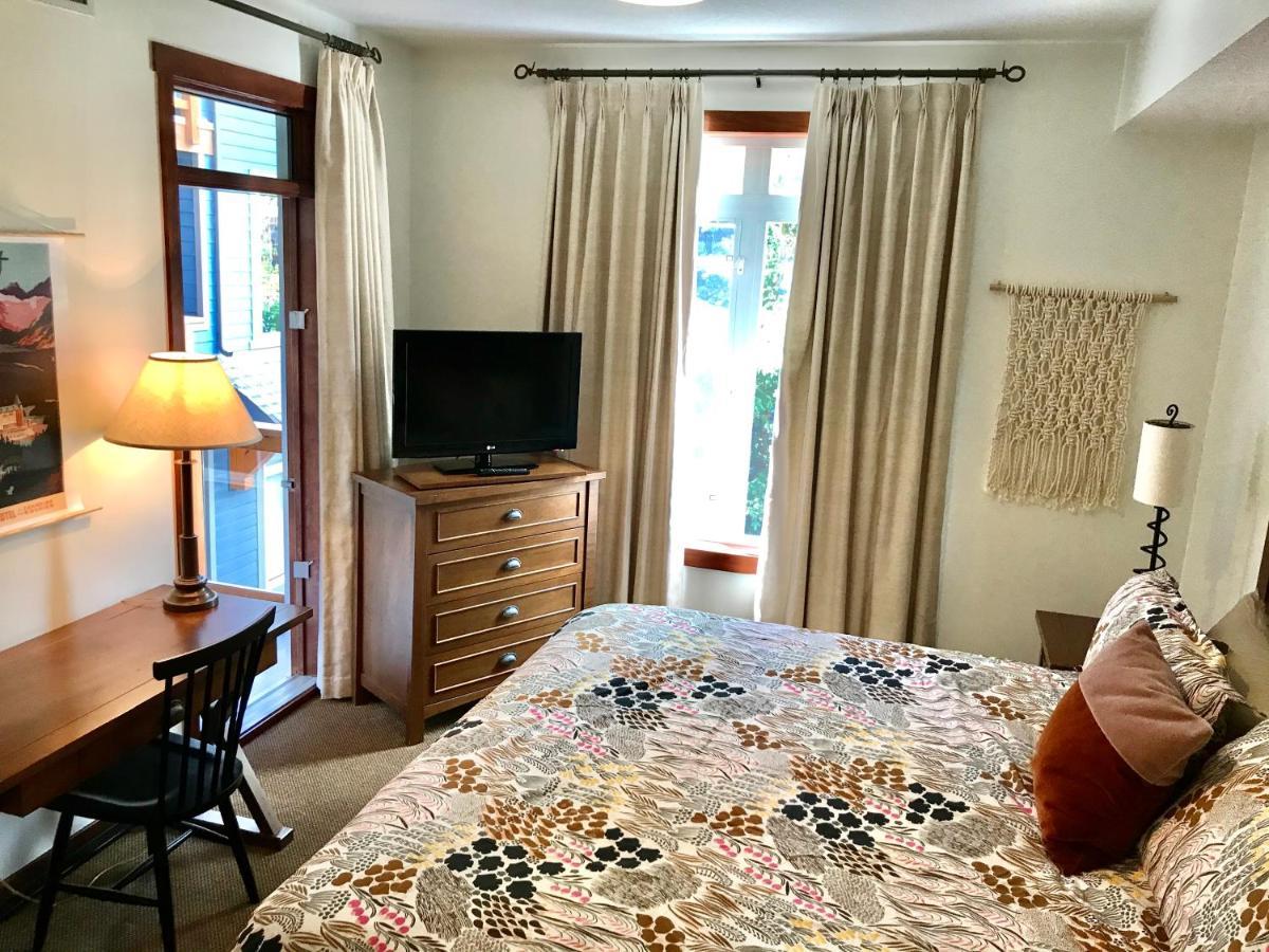 Luxurious & Spacious Mountain Retreat Канмор Экстерьер фото