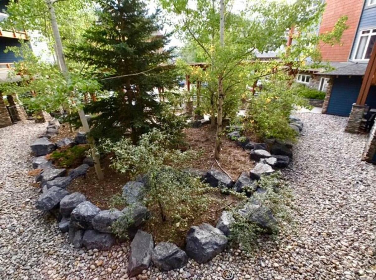Luxurious & Spacious Mountain Retreat Канмор Экстерьер фото