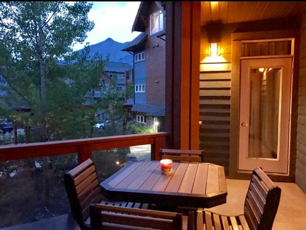 Luxurious & Spacious Mountain Retreat Канмор Экстерьер фото